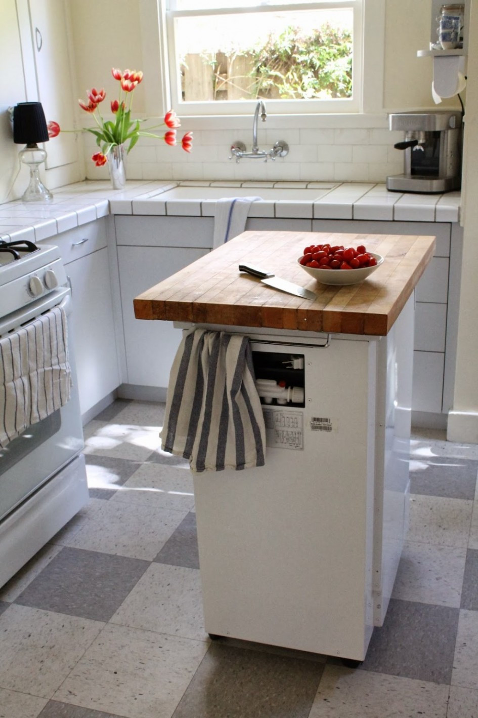 Small Kitchen Stand
 5 Inexpensive Ways to Make Your Small Kitchen More Functional