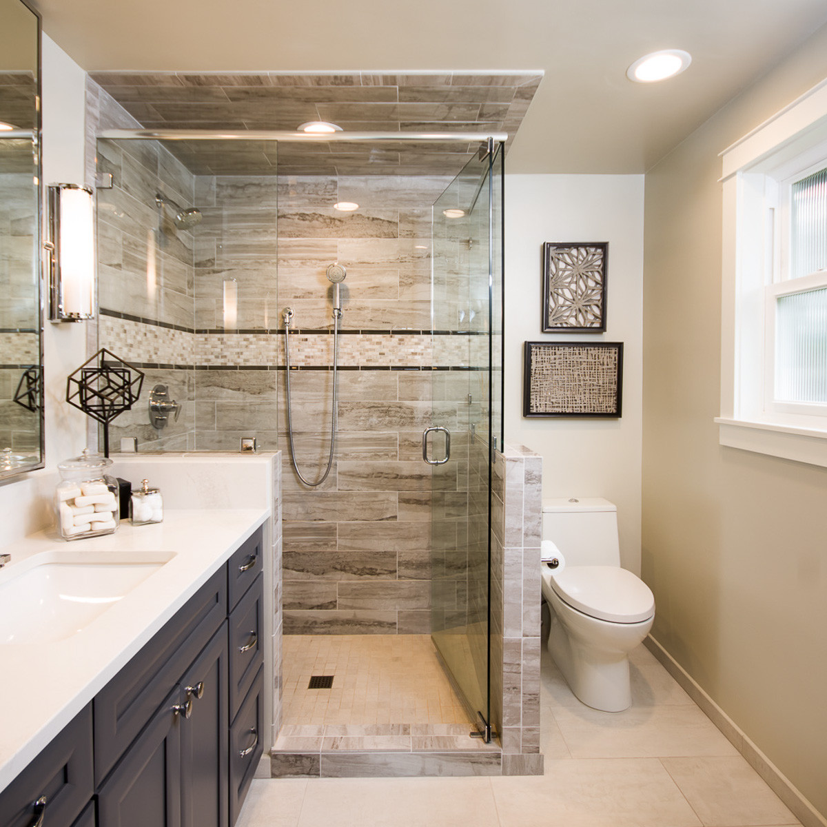 Small Master Bathroom Ideas
 Luxurious and Spacious Master Bathroom on a small