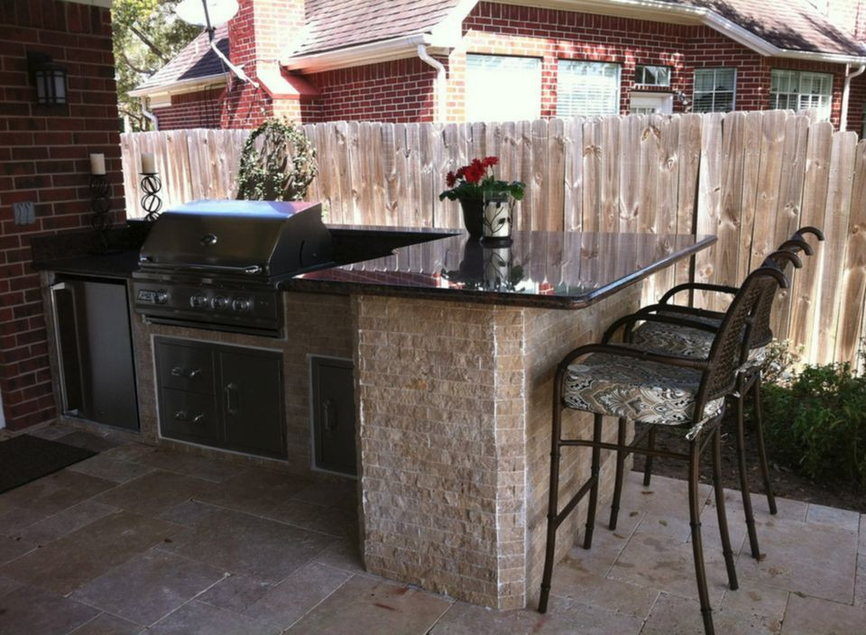 Small Outdoor Kitchen
 35 Must See Outdoor Kitchen Designs and Ideas