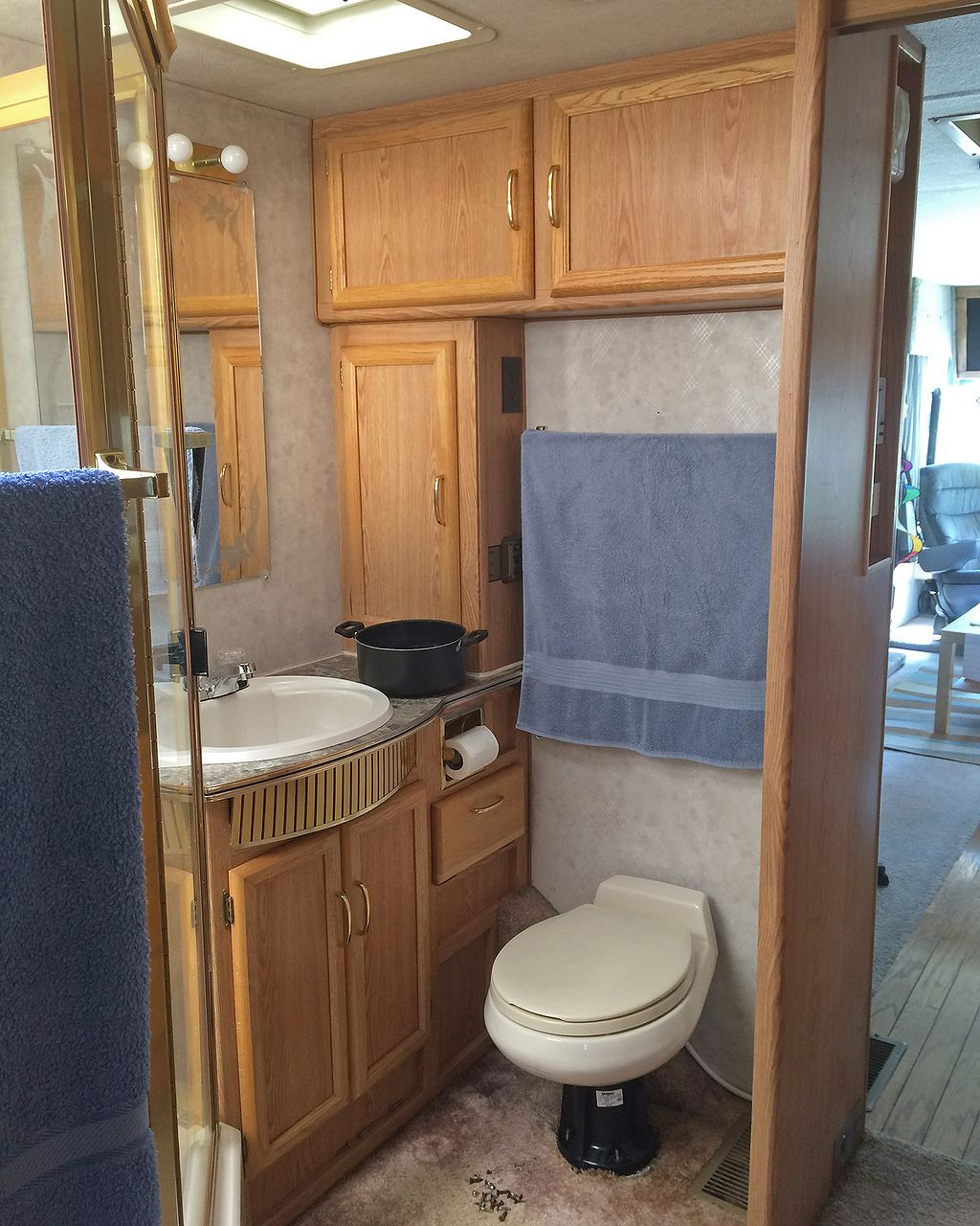 Small Rv With Bathroom
 15 Best RV Bathroom Remodel Ideas – decoratioon