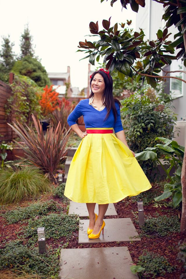 Snow White Costume Adults DIY
 DIY Snow White Costume using thrifted and or clothes in