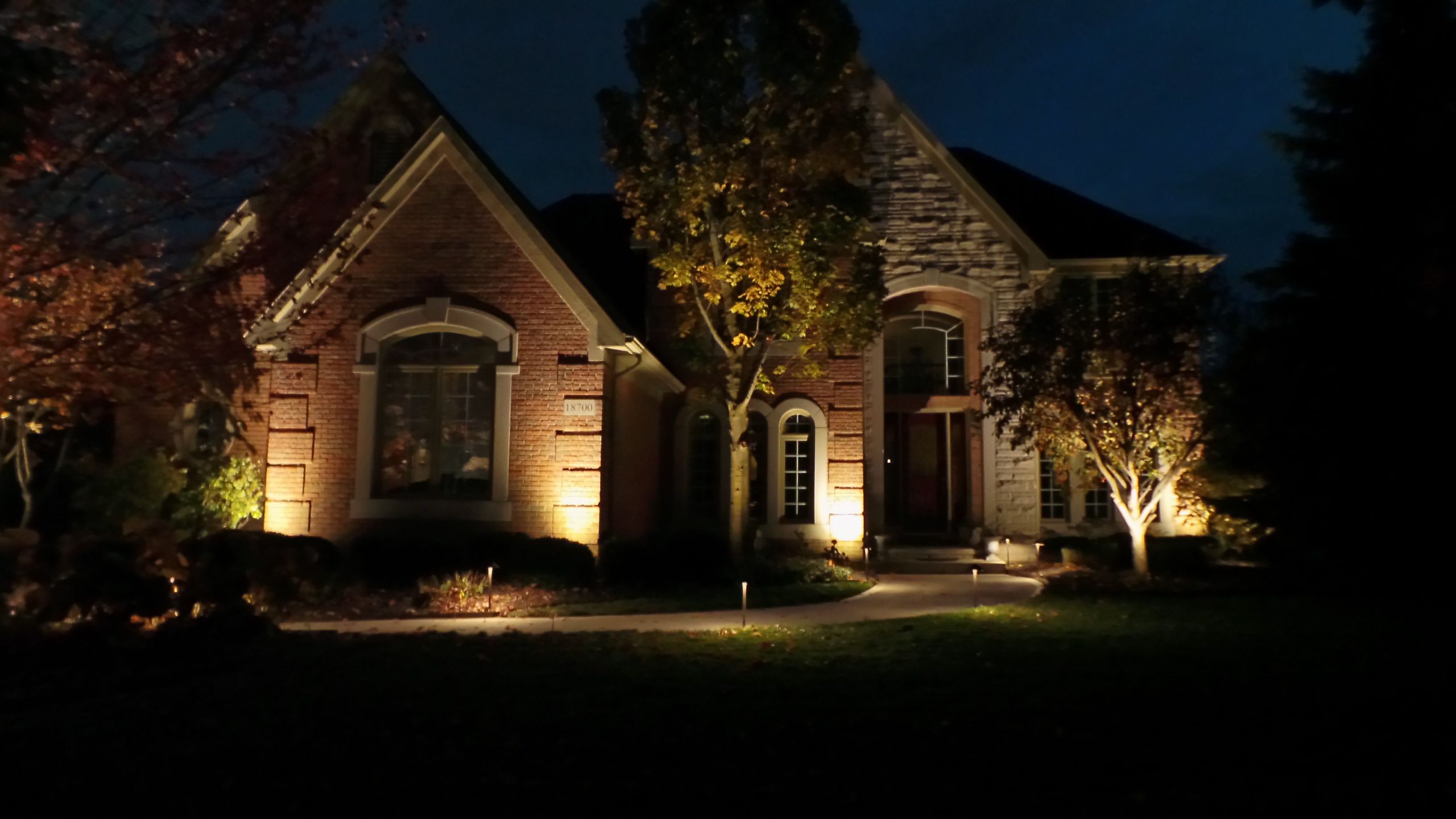 Sollos Landscape Lighting
 Landscaping with Sollos