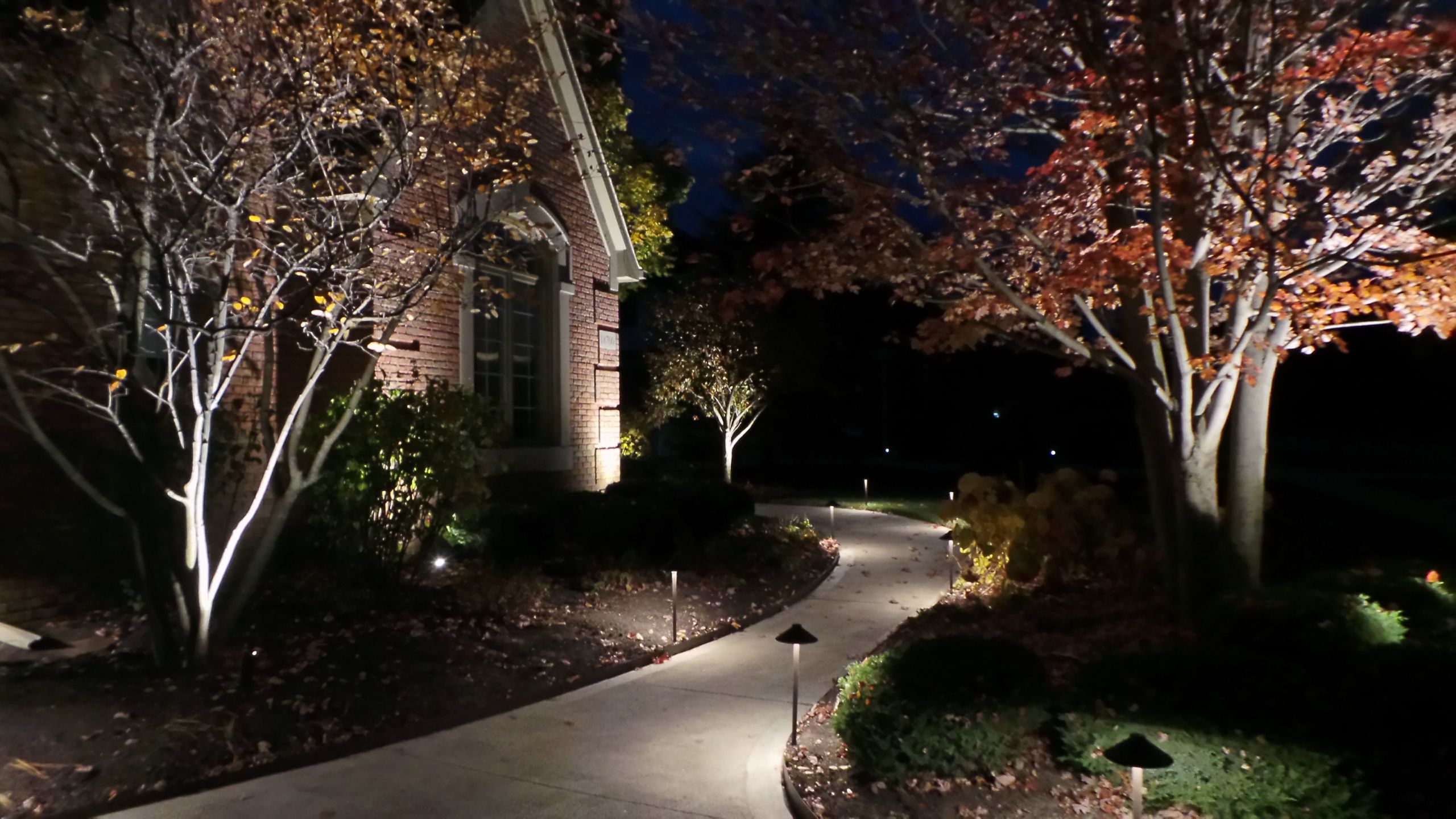 Sollos Landscape Lighting
 Landscaping with Sollos