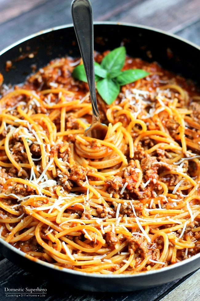 Spaghetti Sauce Recipe No Meat
 e Pot Spaghetti with Meat Sauce • Domestic Superhero