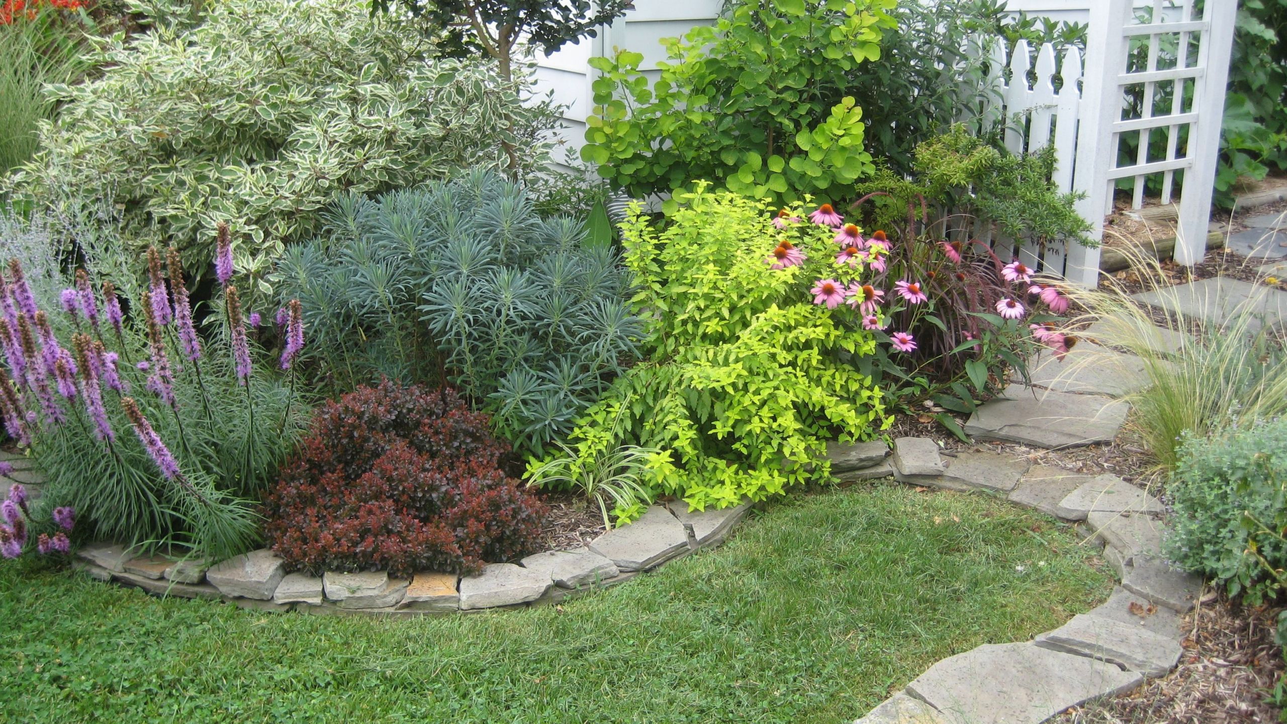 Stacked Stone Landscape Edging
 Dry stack stone wall edging