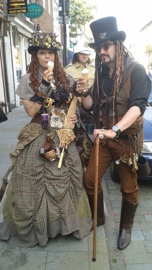 Steampunk Halloween Costume DIY
 DIY steampunk halloween couple costume idea