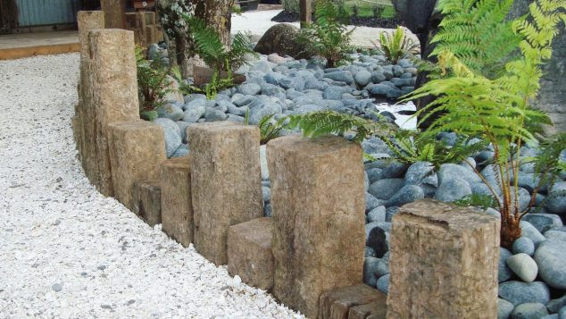 Stone Landscape Edging Ideas
 12 Attractive Garden Edging Ideas With River Stones That