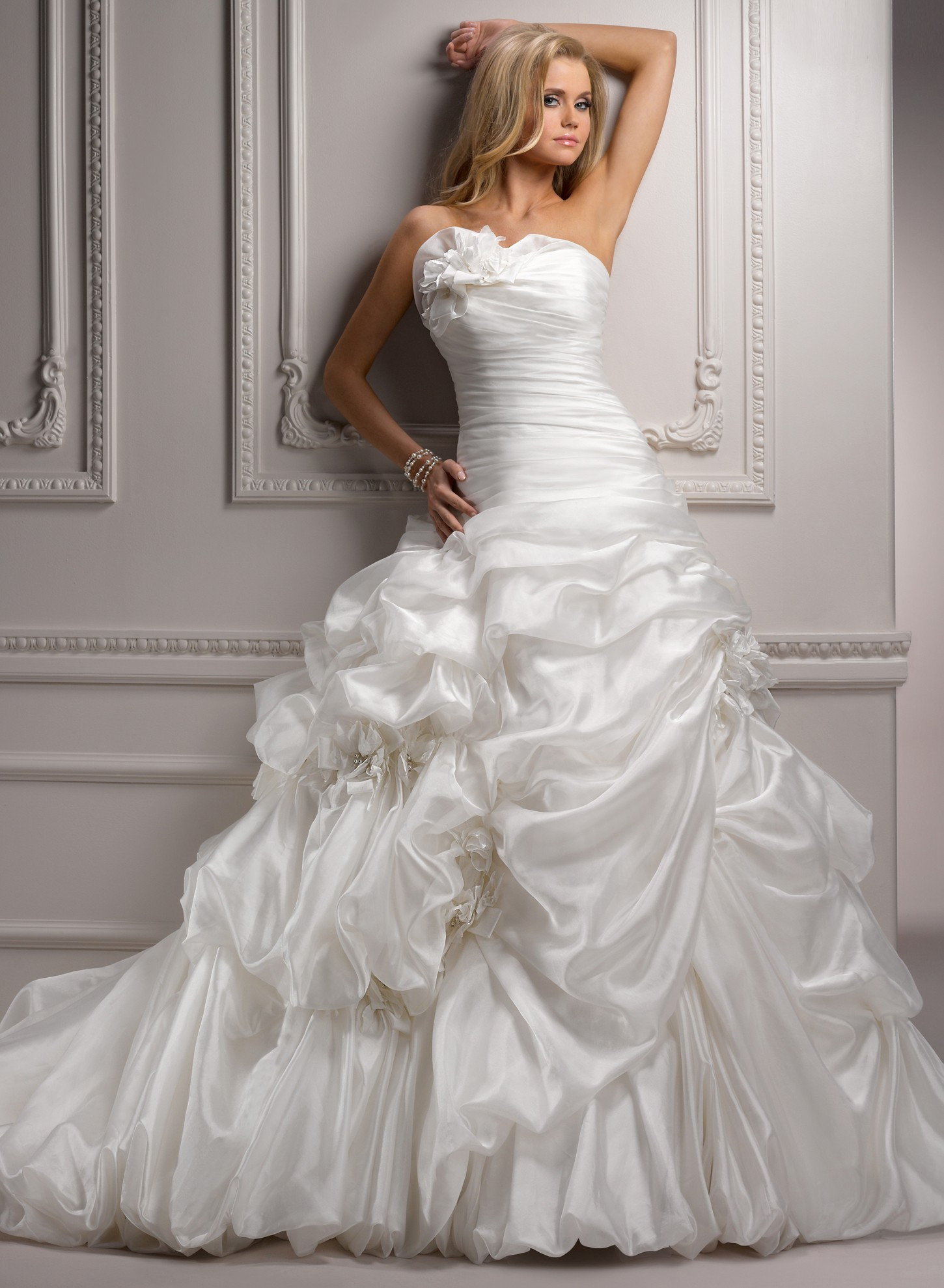 Strapless Wedding Gown
 Strapless Ball Gown Wedding Dresses – Chic and Elegant