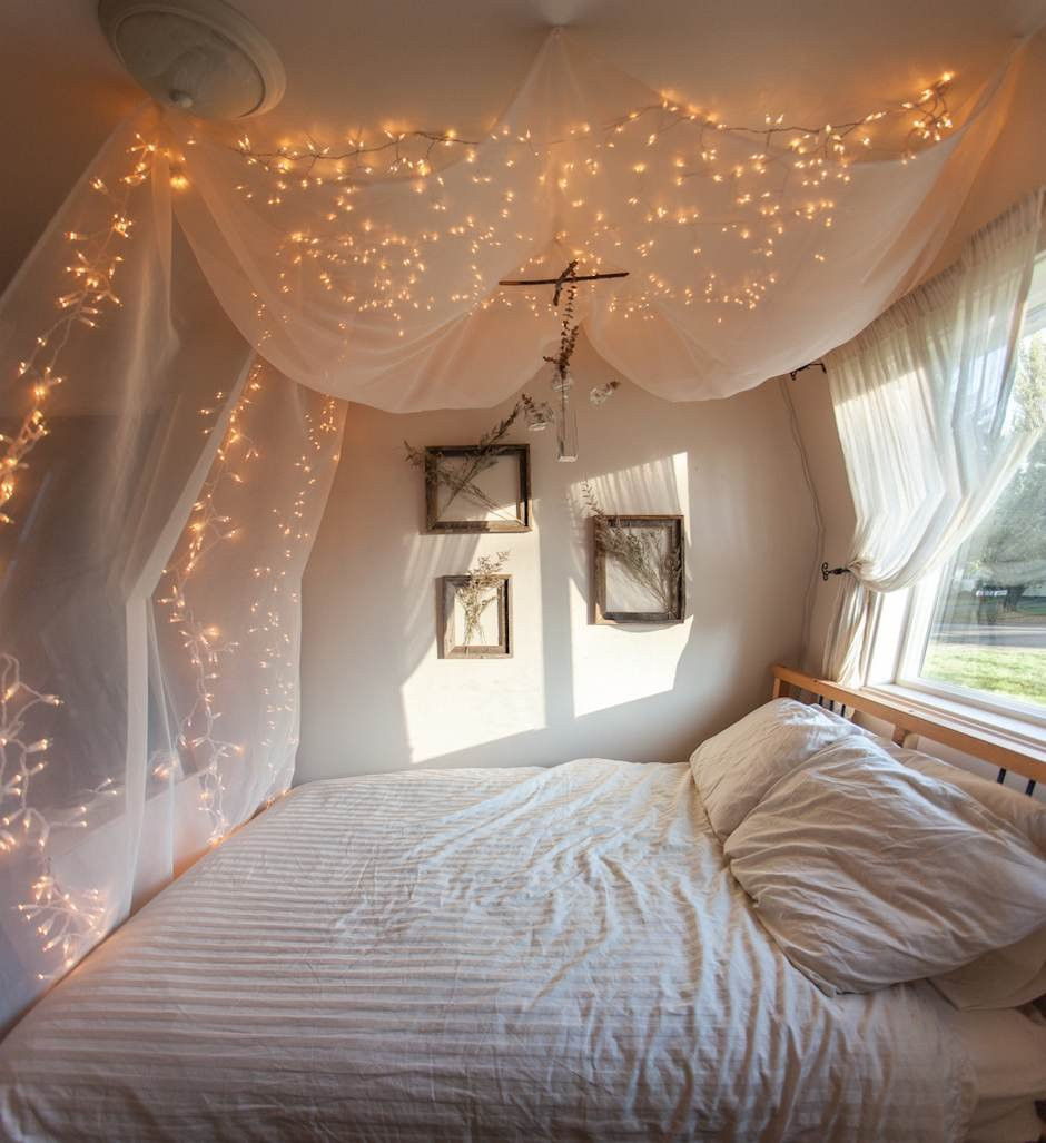 String Light Ideas For Bedroom
 Creative Ways to Decorate Your Bedroom With String Lights