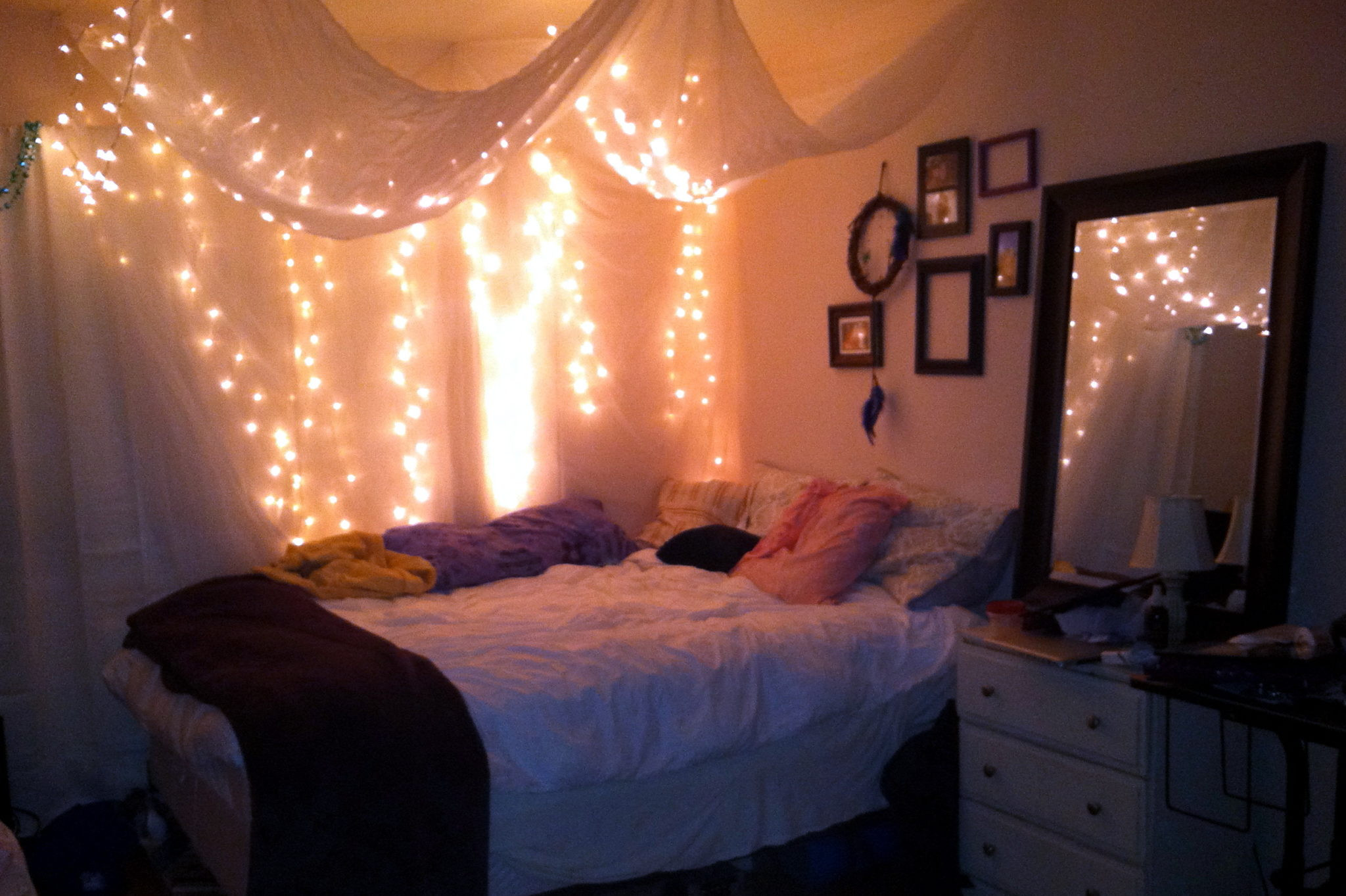 String Light Ideas For Bedroom
 30 Ways to Create a Romantic Ambiance with String Lights