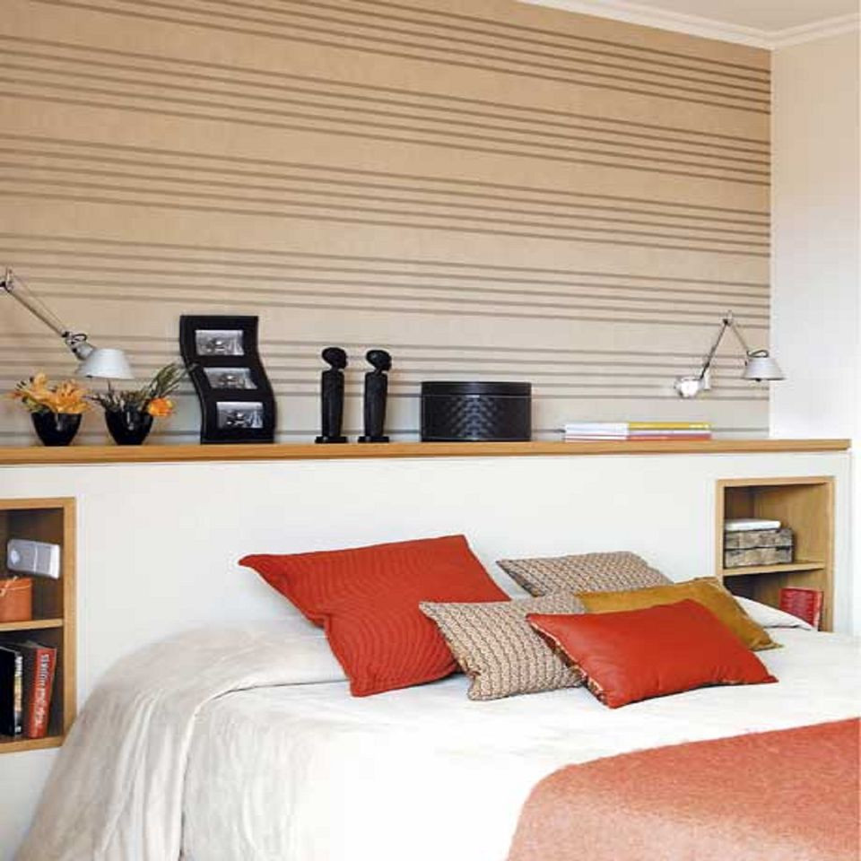Striped Bedroom Wall
 How to Decorate a Bedroom With Striped Walls