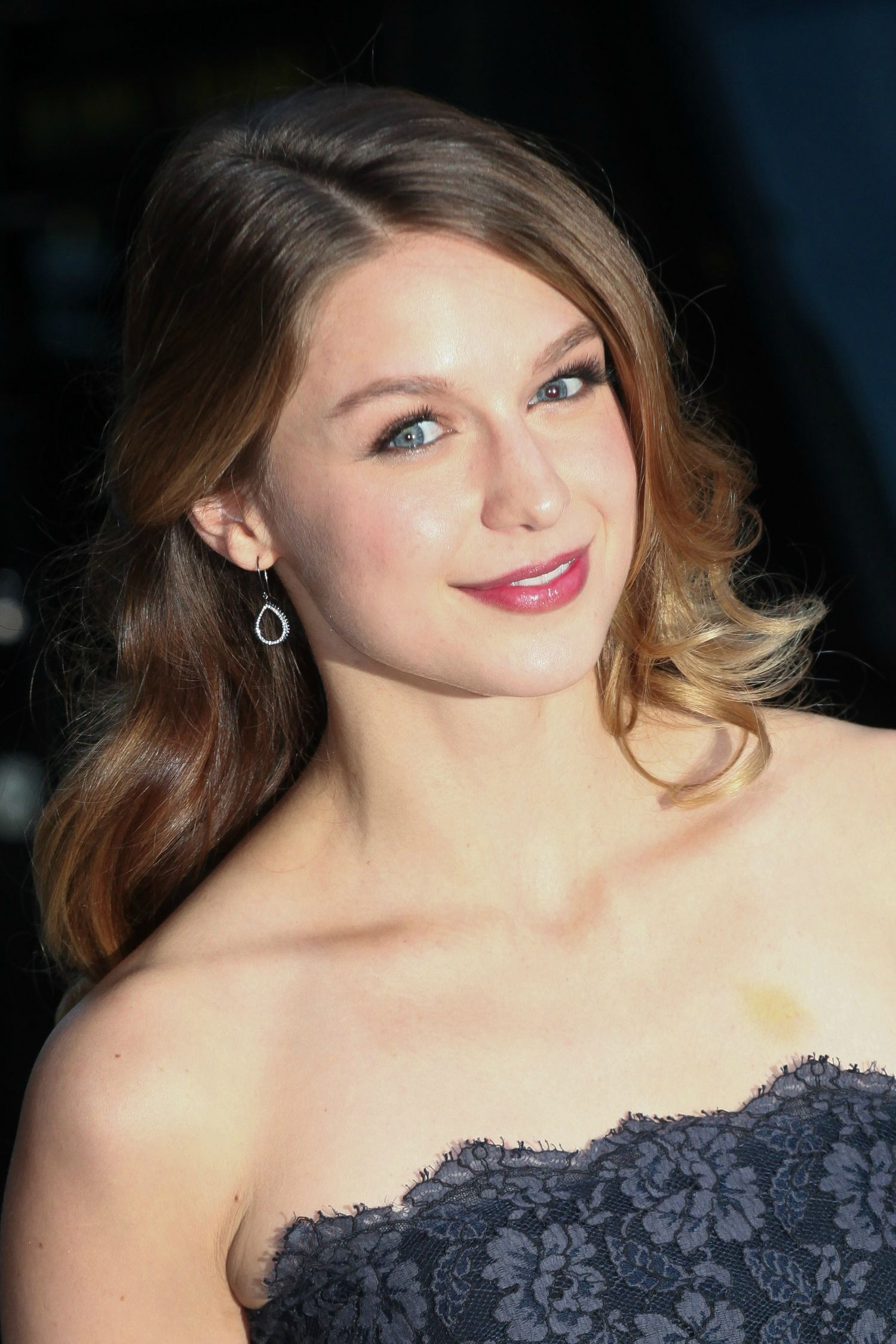 Supergirl Hairstyle
 Steal Supergirl Melissa Benoist s Super Natural Makeup