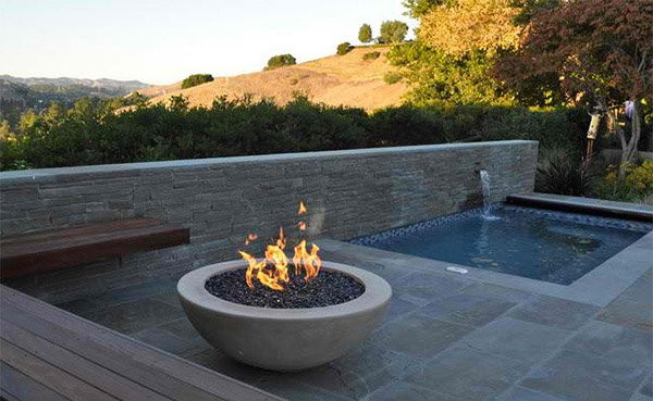 Swimming Pool Fire Pit
 15 Dramatic Modern Pool Areas with Fire Pits