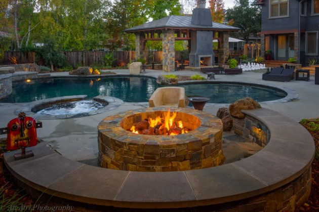 Swimming Pool Fire Pit
 20 Sophisticated Outdoor Fire Pit Designs Near The