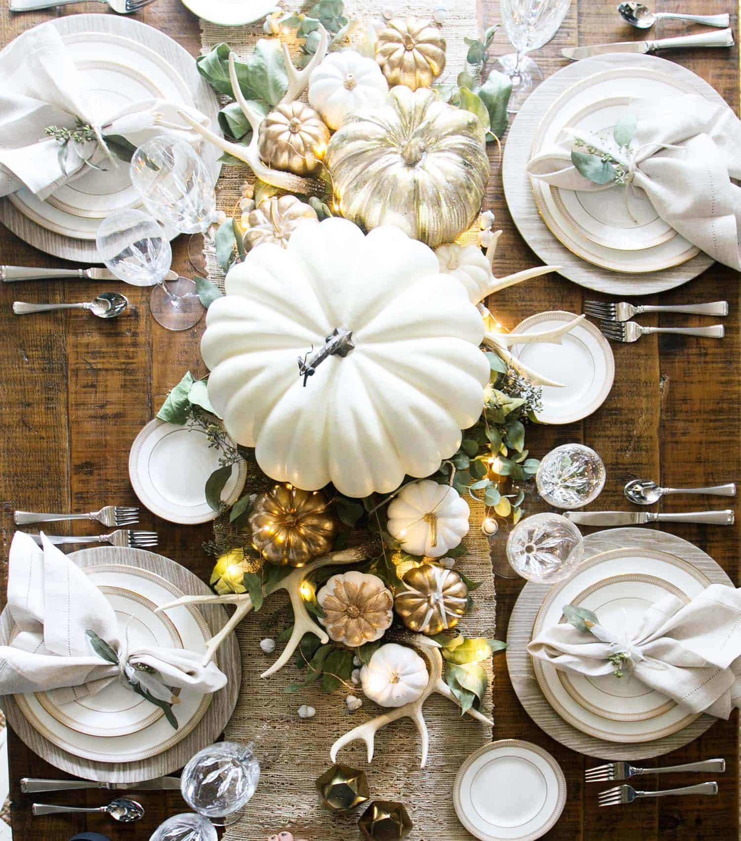 Thanksgiving Table Centerpieces
 25 Beautiful And Elegant Centerpiece Ideas For A