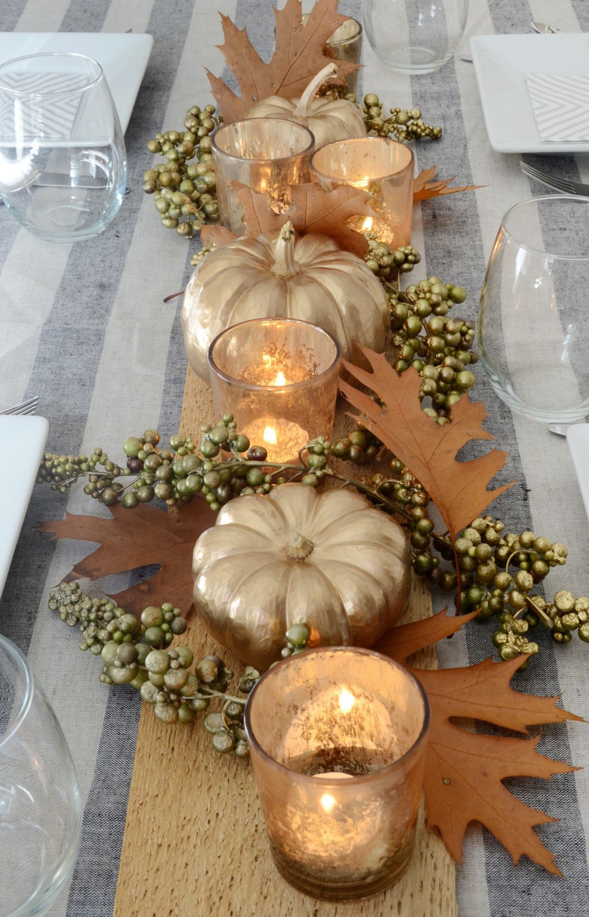 Thanksgiving Table Centerpieces
 Beautiful DIY Thanksgiving Table Centerpiece