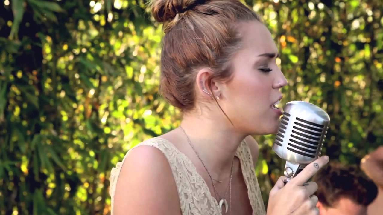 The Backyard Sessions
 Miley Cyrus Jolene [The Backyard Sessions] [Lyrics