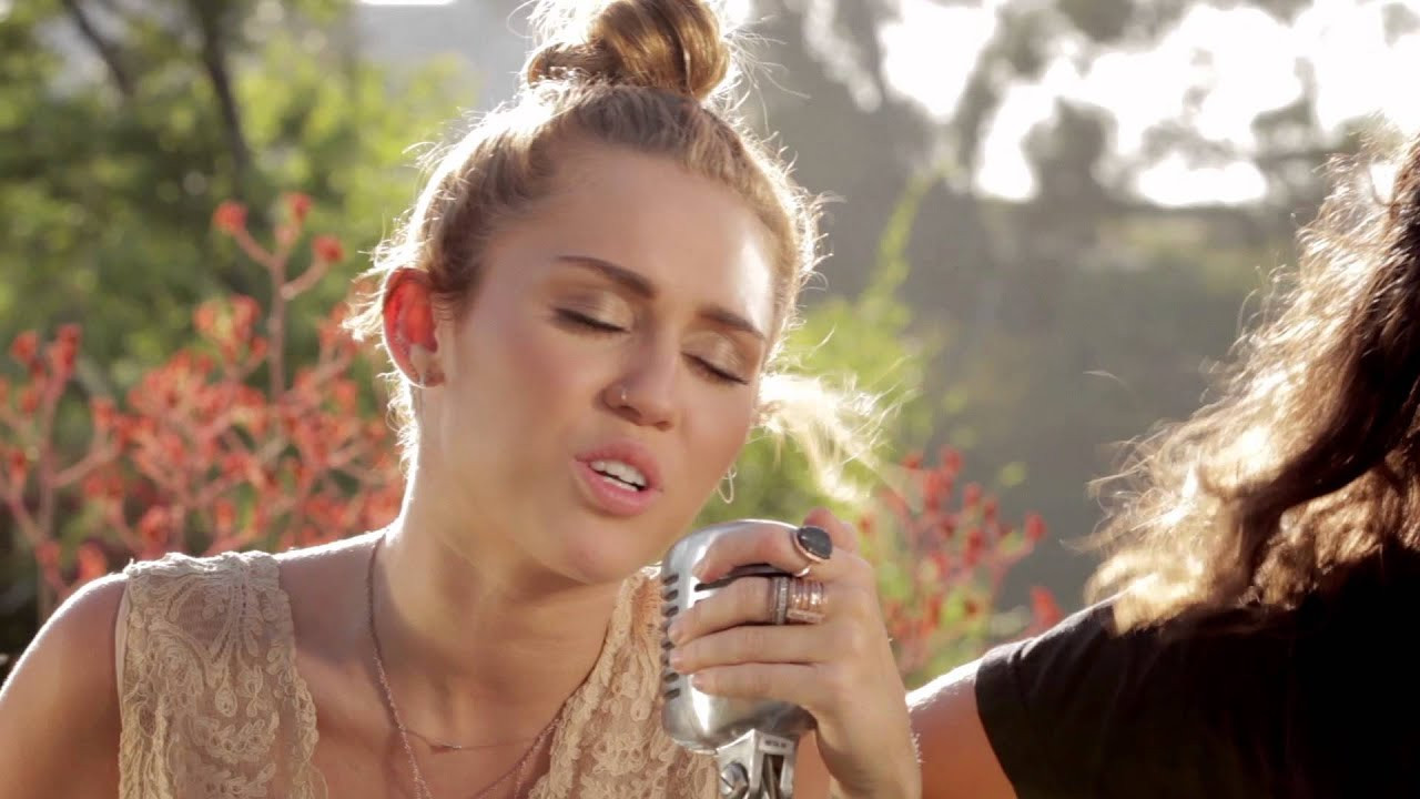 The Backyard Sessions
 Miley Cyrus The Backyard Sessions "Look What They ve