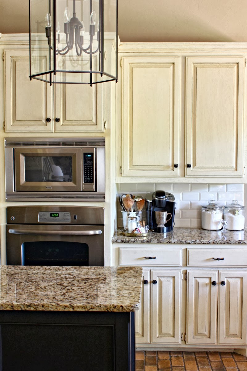 Tile Backsplash Kitchen
 SUBWAY TILE KITCHEN BACKSPLASH Dimples and Tangles