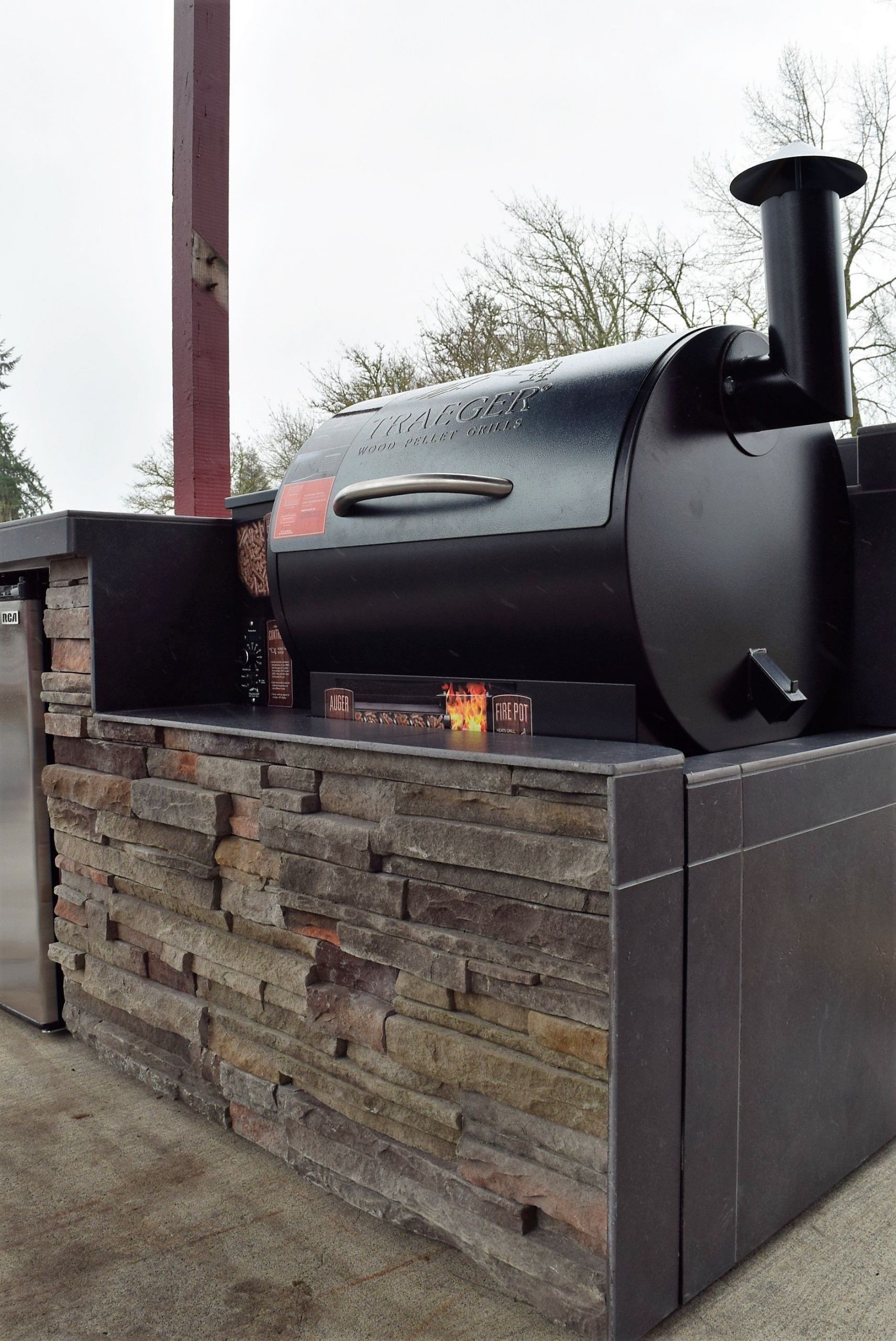 Traeger Outdoor Kitchen
 Outdoor Kitchen pellet grilling with a Traeger Custom