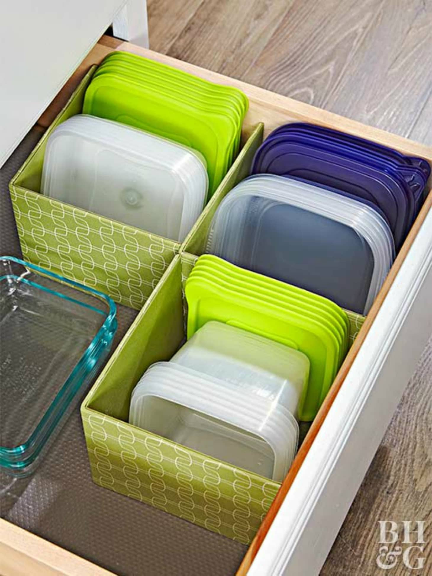 Tupperware Organizer DIY
 7 Clever Ways to Organize Tupperware and Food Storage