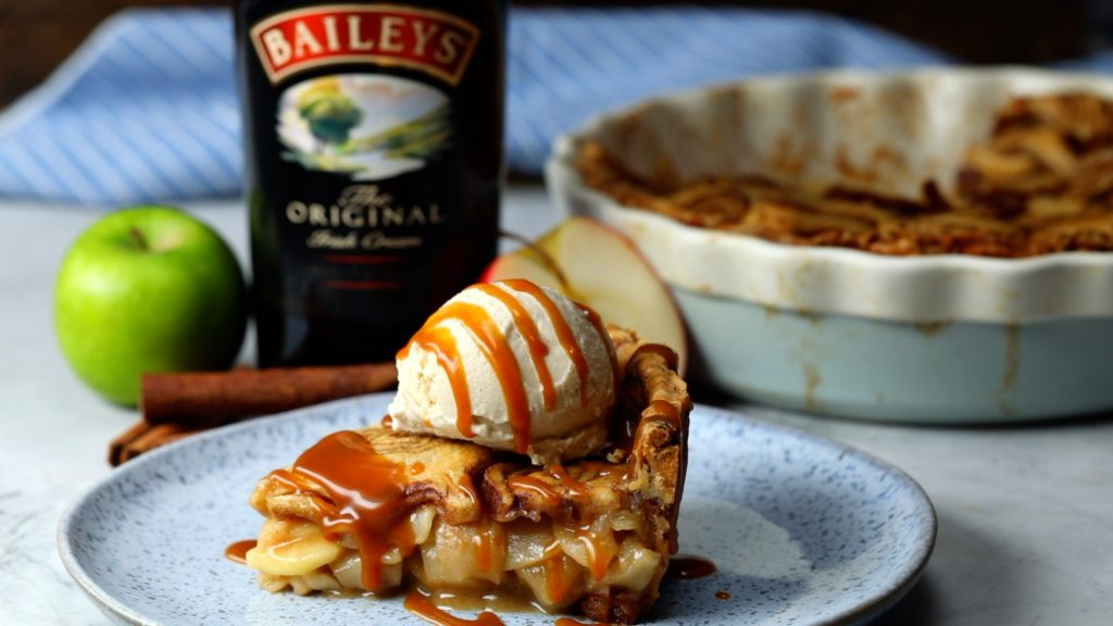 Twisted Cinnamon Swirl Apple Pie
 Baileys Cinnamon Swirl Caramel Apple Pie Twisted