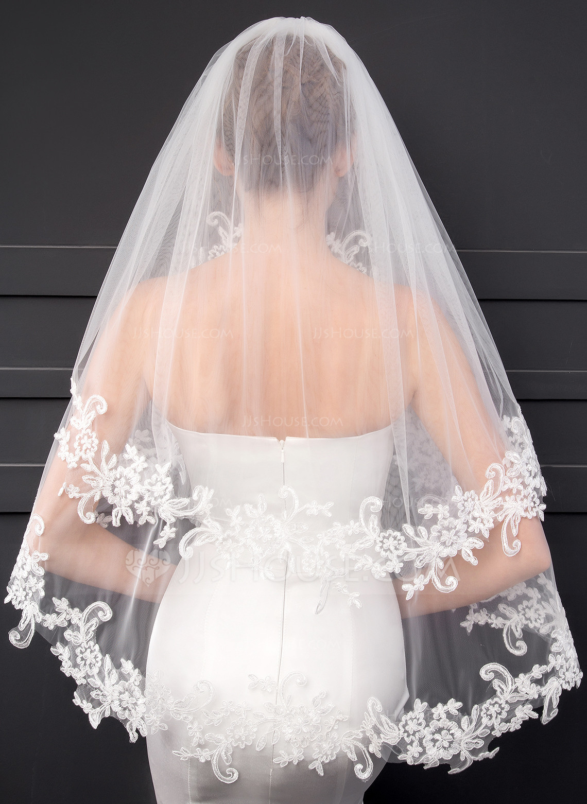 Two Tier Wedding Veil
 Two tier Lace Applique Edge Elbow Bridal Veils With Lace