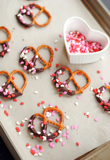 Valentine Chocolate Covered Pretzels
 Leanne bakes Chocolate Covered Pretzels for Valentine s Day