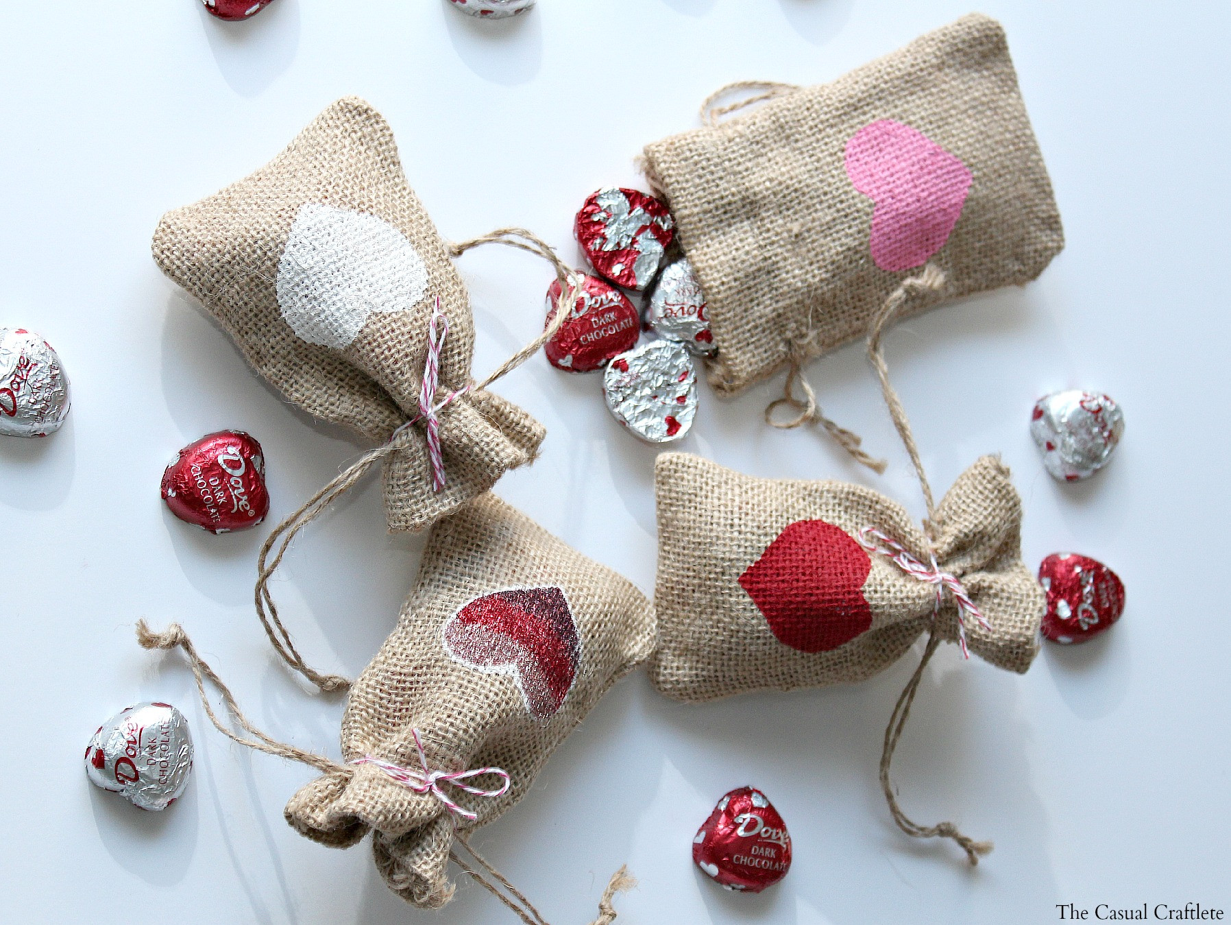 Valentine Gift Bag Ideas
 DIY Valentine s Day Burlap Gift Bags