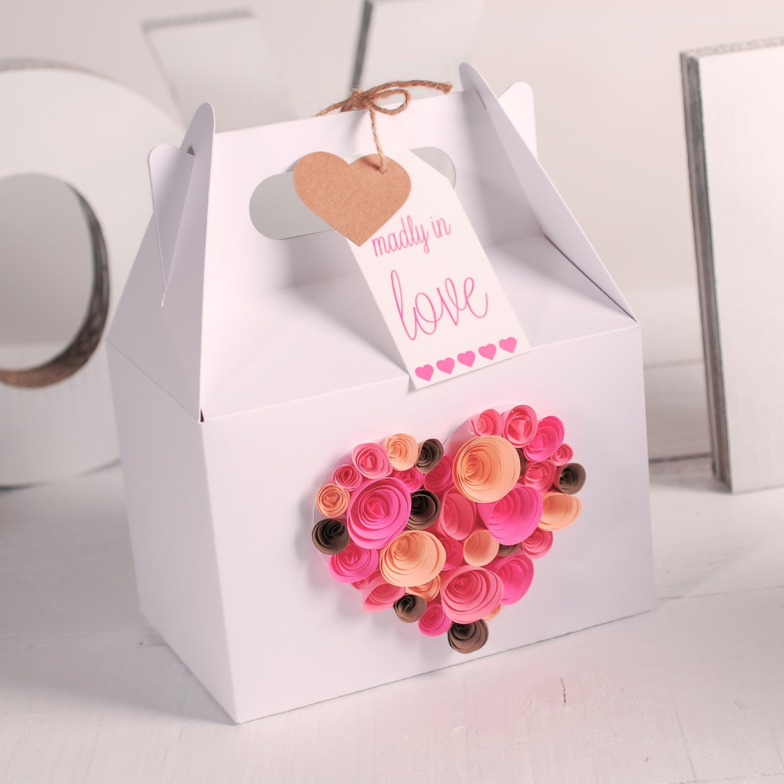 Valentine Gift Boxes Ideas
 Gift wrapping ideas for Valentines Day How to decorate a
