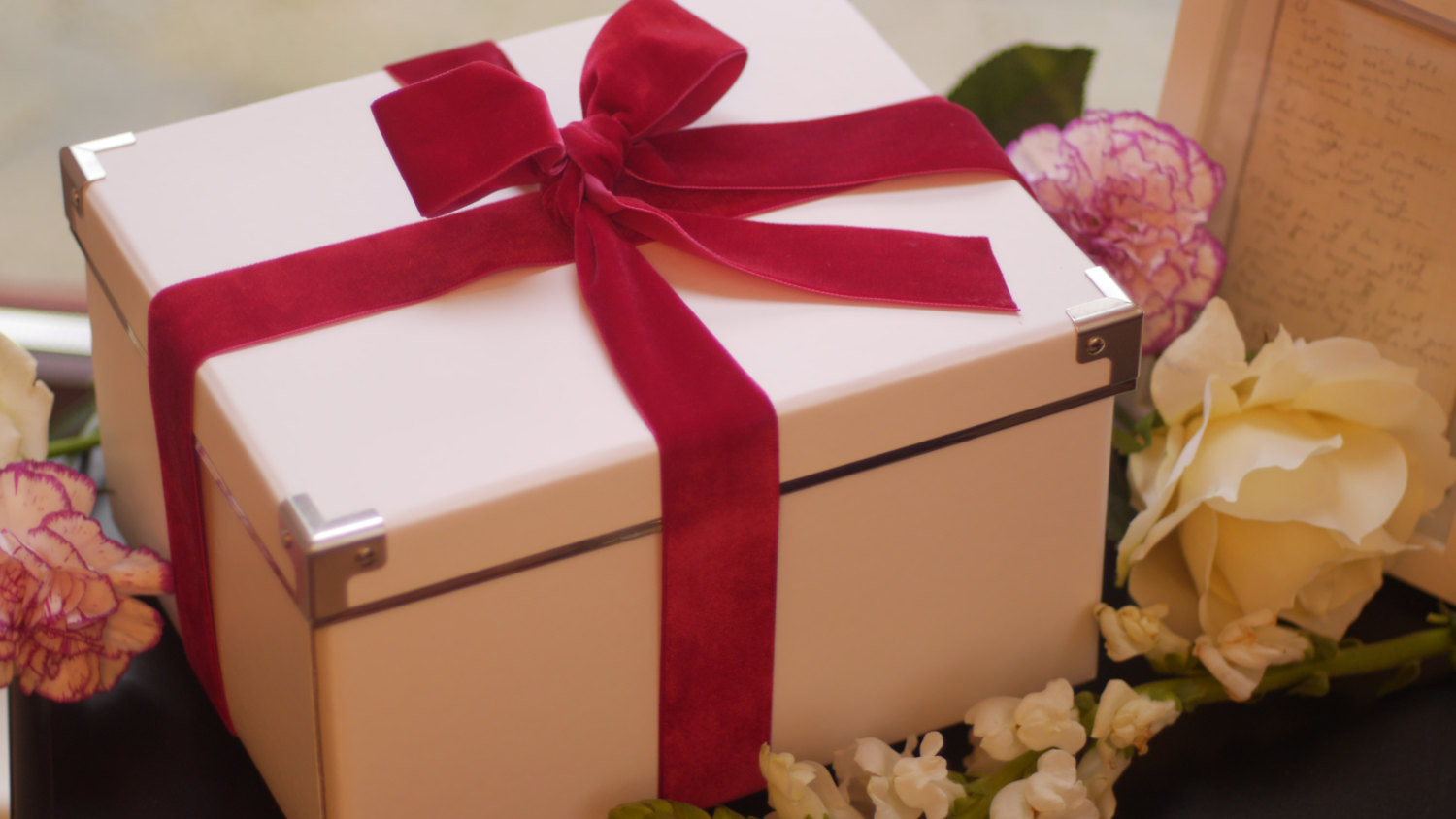 Valentine Gift Boxes Ideas
 18 Cute Little Gift Box Ideas for Valentine s Day