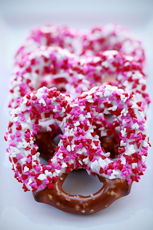 Valentines Chocolate Covered Pretzels
 10 absolutely adorable ideas for Valentine’s Day