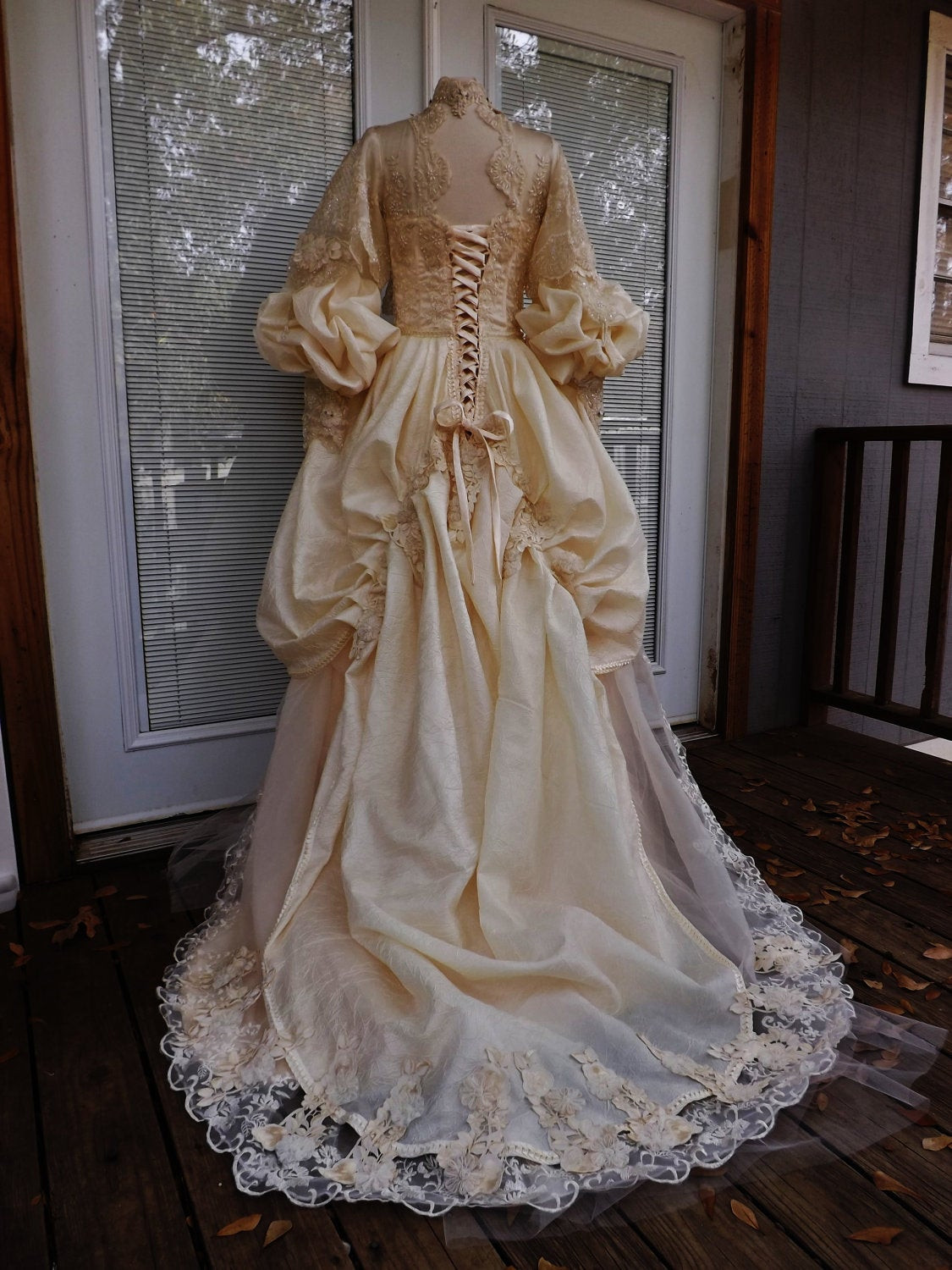 Victorian Style Wedding Dresses
 Victorian Wedding Dress Theather Movie Performance Costume