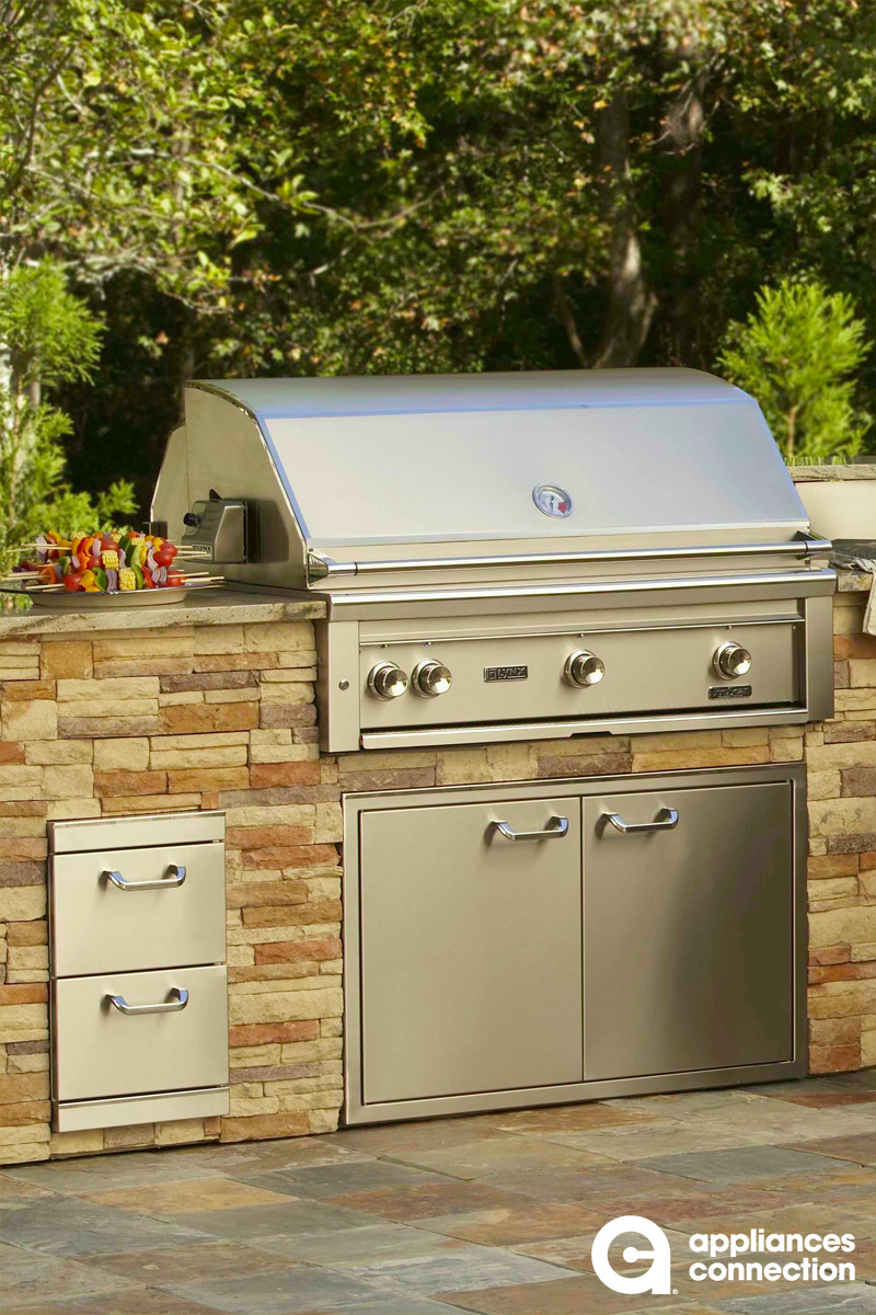 Viking Outdoor Kitchen
 Viking Outdoor Kitchen with Grill top storage drawers and