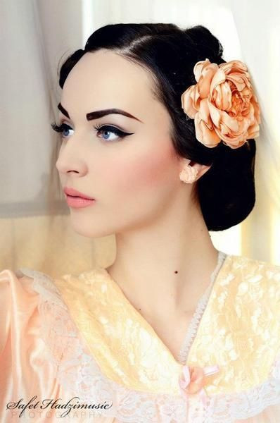 Vintage Wedding Makeup
 Makeup Tricks and Tips for Bud Conscious Brides
