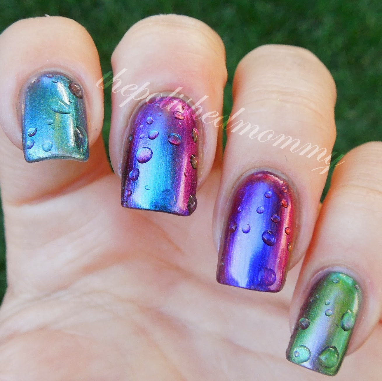 Water Droplet Nail Art
 Rain drops