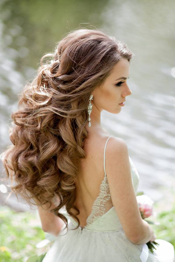 Wavy Bridesmaid Hairstyles
 Wedding Hairstyles for a Gorgeous Wavy Look MODwedding