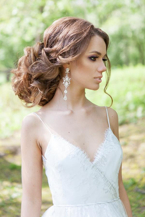 Wavy Bridesmaid Hairstyles
 Wedding Hairstyles for a Gorgeous Wavy Look MODwedding