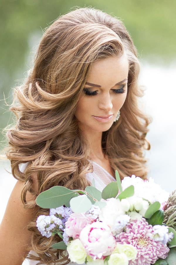 Wavy Bridesmaid Hairstyles
 Wedding Hairstyles for a Gorgeous Wavy Look MODwedding