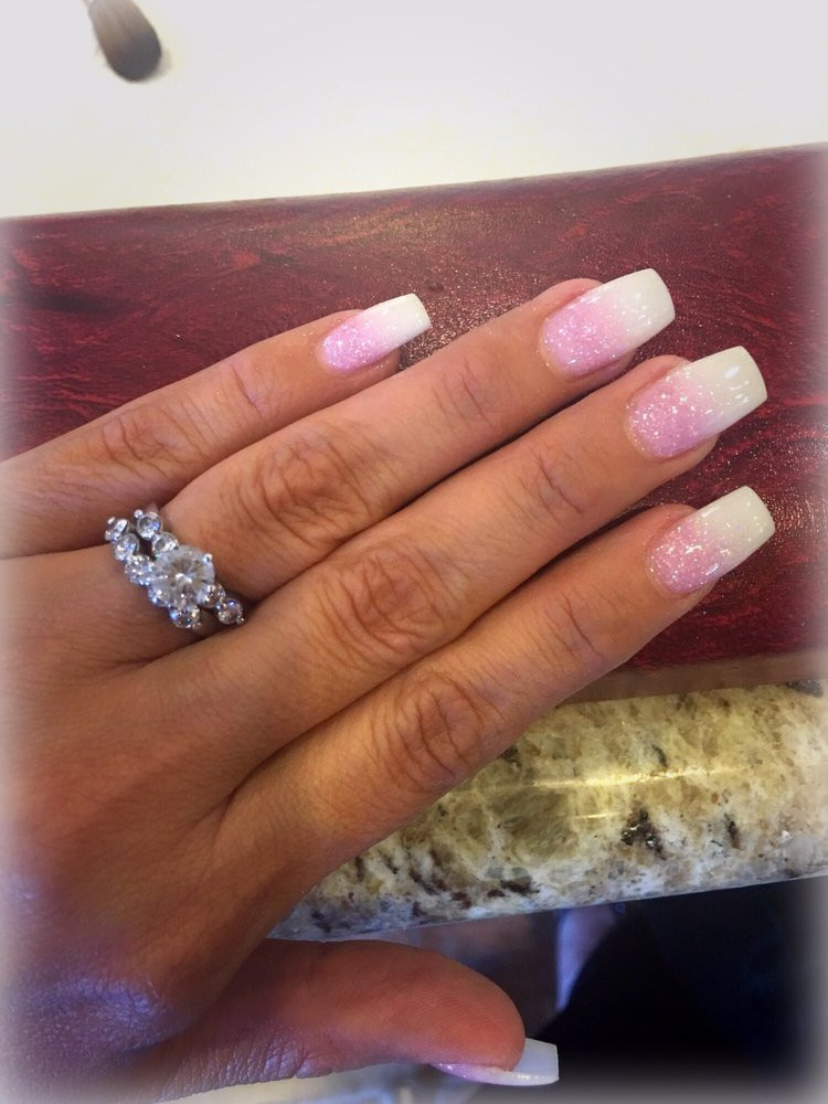 White Glitter Ombre Nails
 Ombre Pink And White Glitter Nails NailsTip
