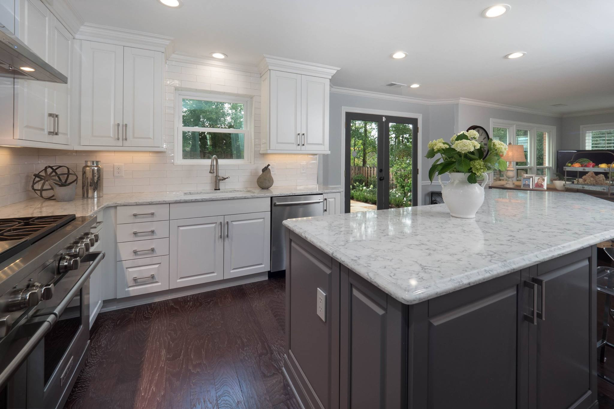 White Gray Kitchen
 Contemporary White & Gray Kitchen Cheryl Pett Design