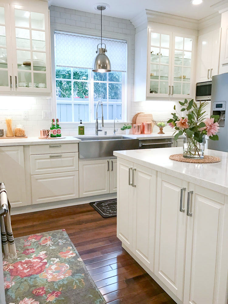 White Kitchen Accessories
 How to Accessorize Your Kitchen for the Holidays