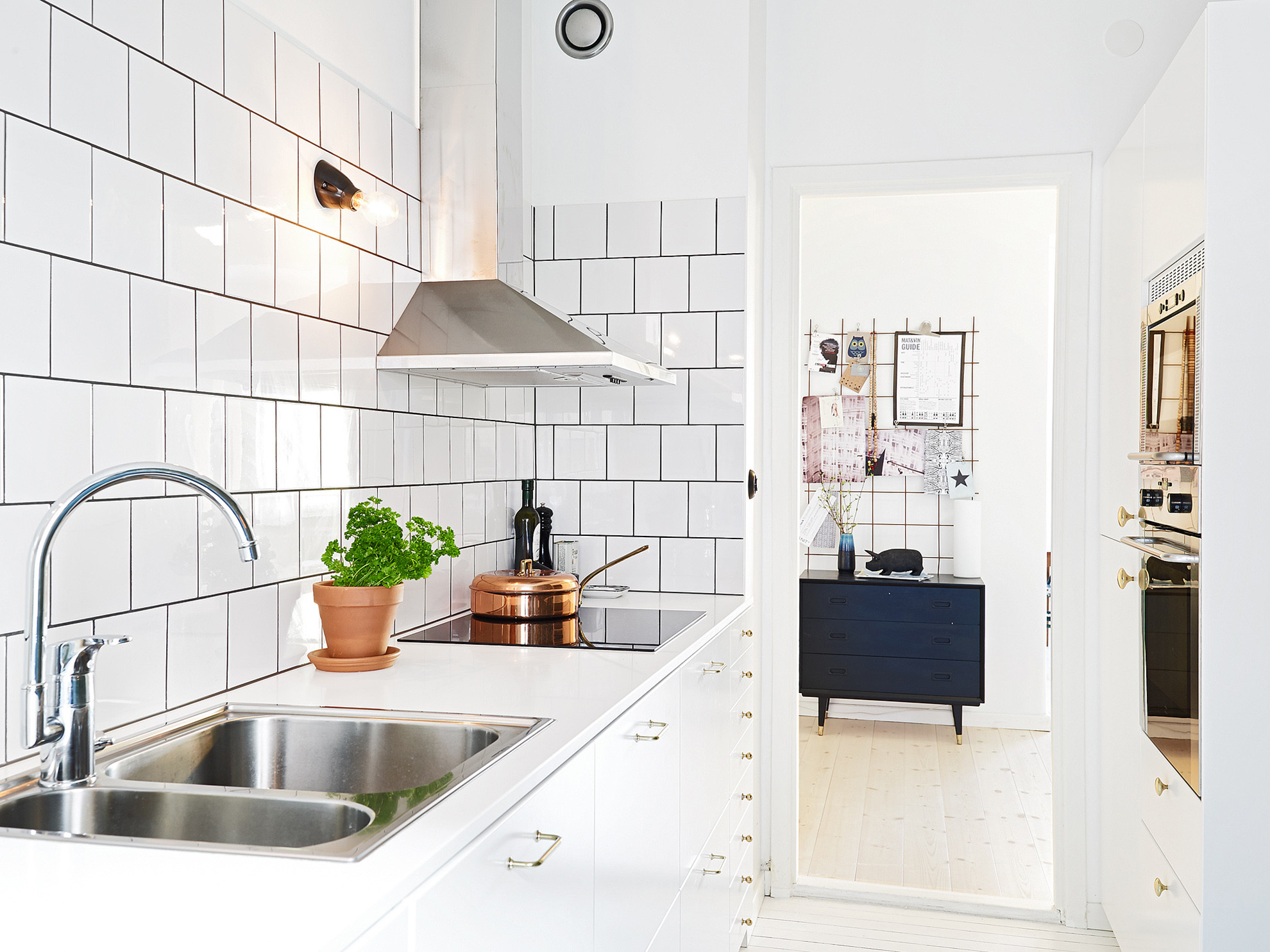 White Kitchen Tile
 Kitchen Subway Tiles Are Back In Style – 50 Inspiring Designs