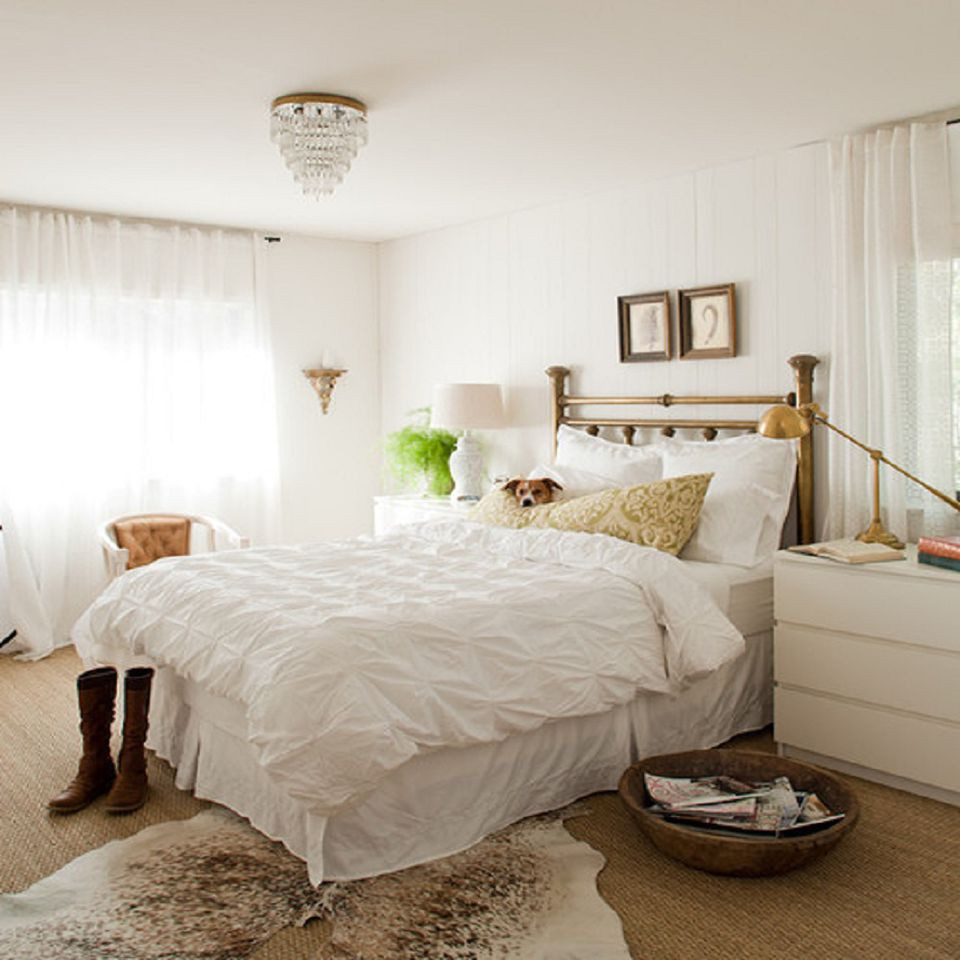 White Walled Bedroom
 Decorating Bedrooms with White Walls