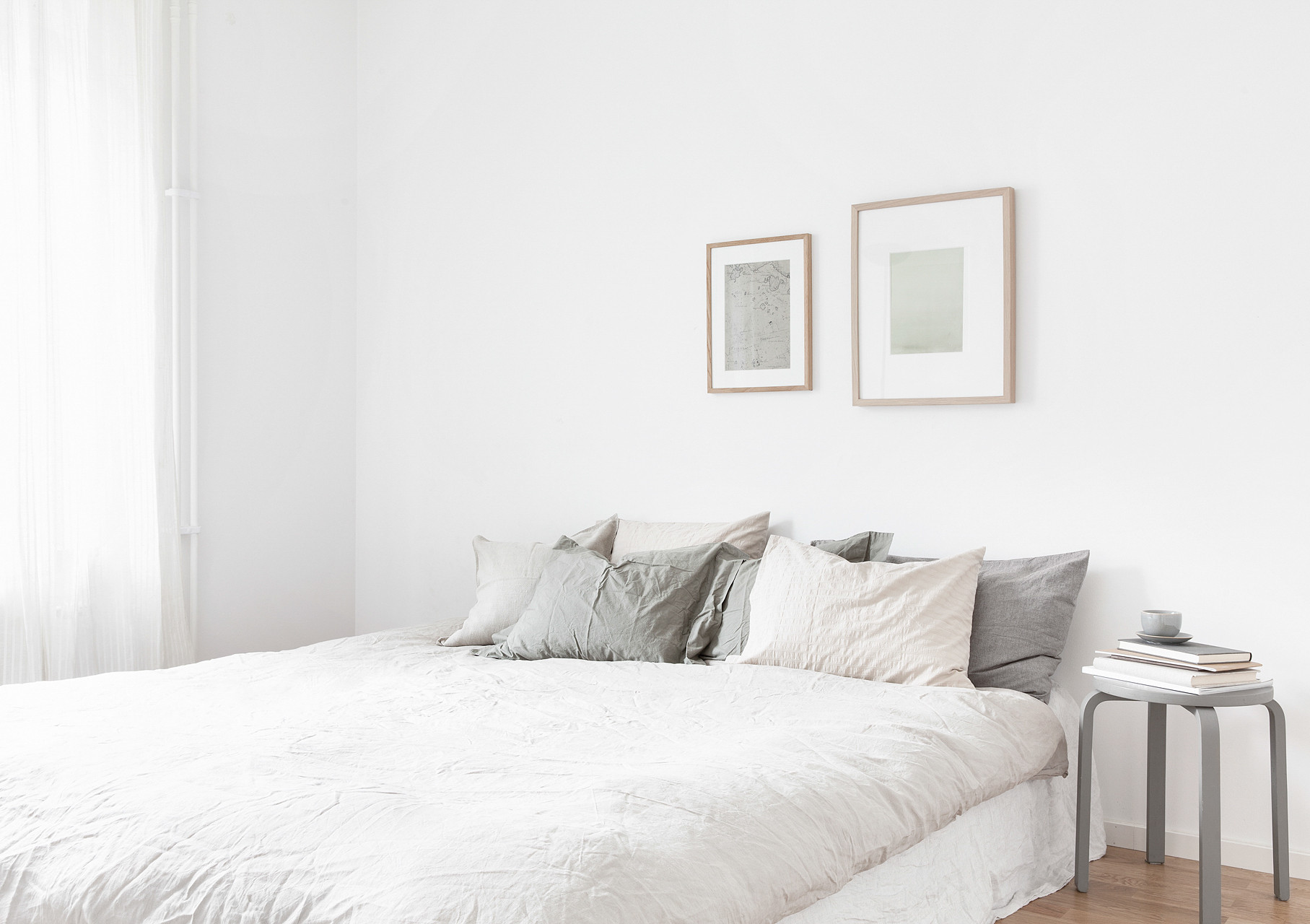 White Walled Bedroom
 decordots neutrals