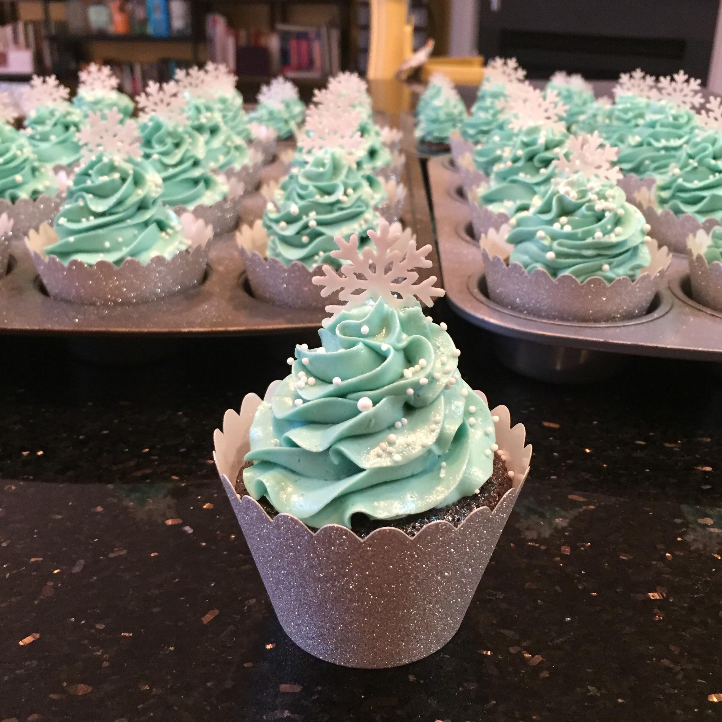 Winter Wonderland Cupcakes
 [Homemade] Winter Wonderland Cupcakes X post Baking via