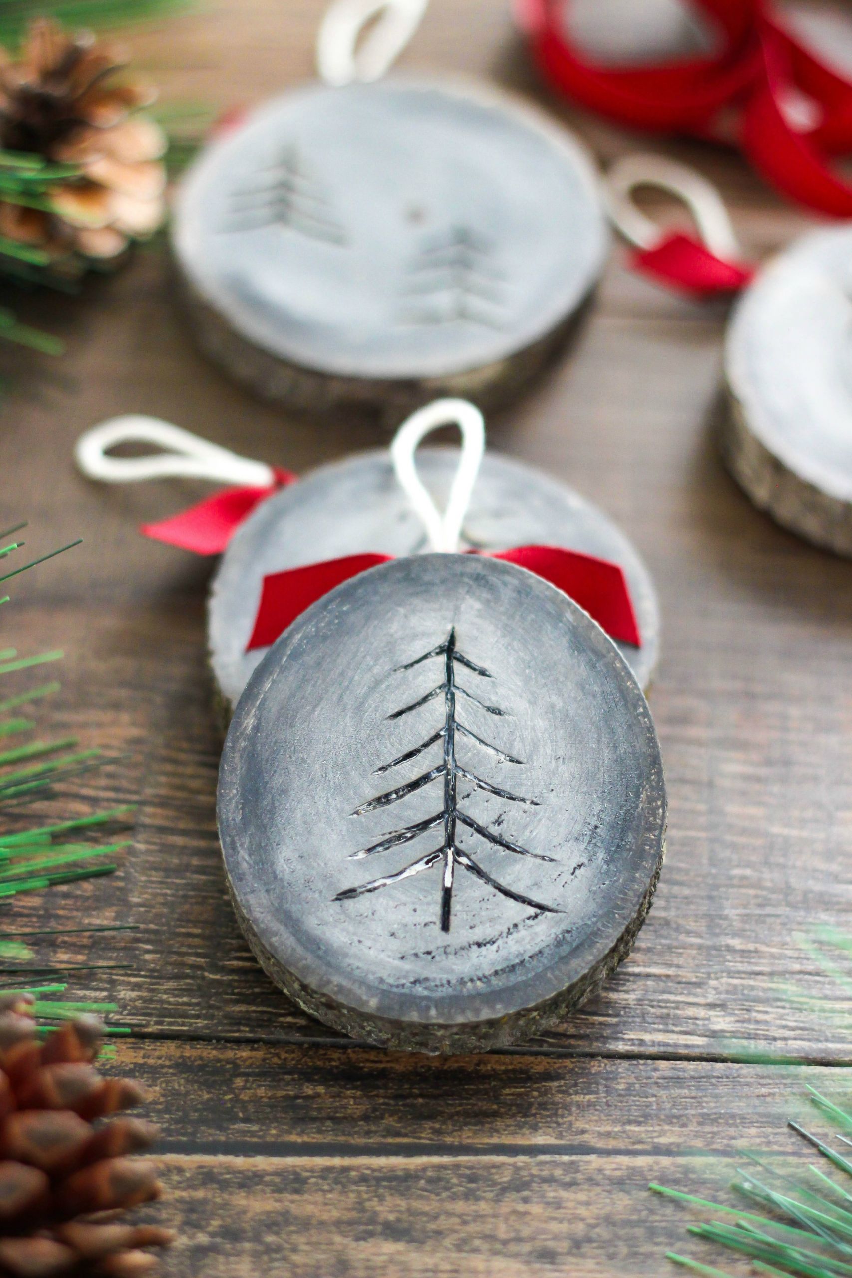 Wood Ornaments DIY
 DIY Rustic Wood Holiday Crafts