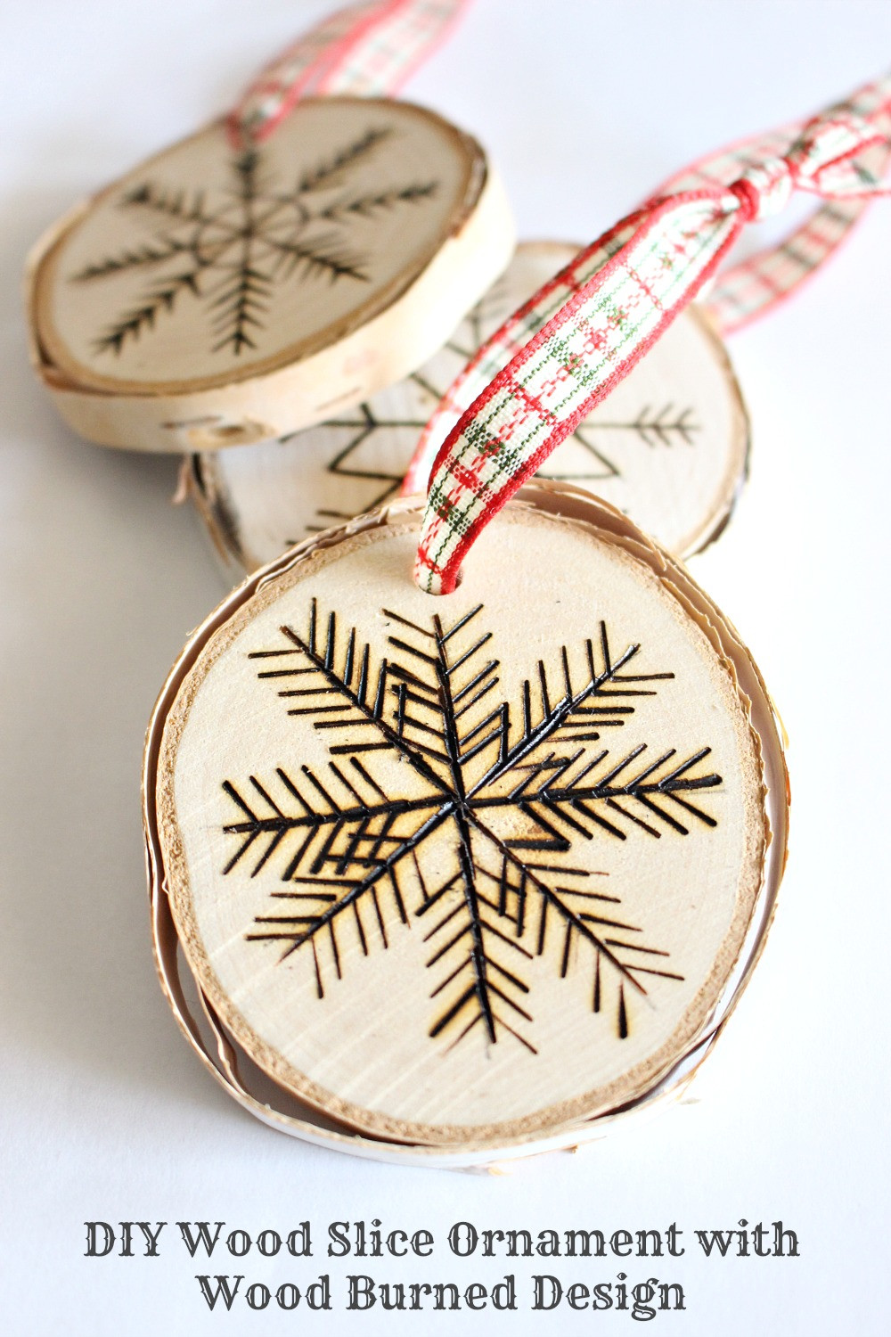 Wood Ornaments DIY
 DIY Wood Burned Birch Slice Ornaments