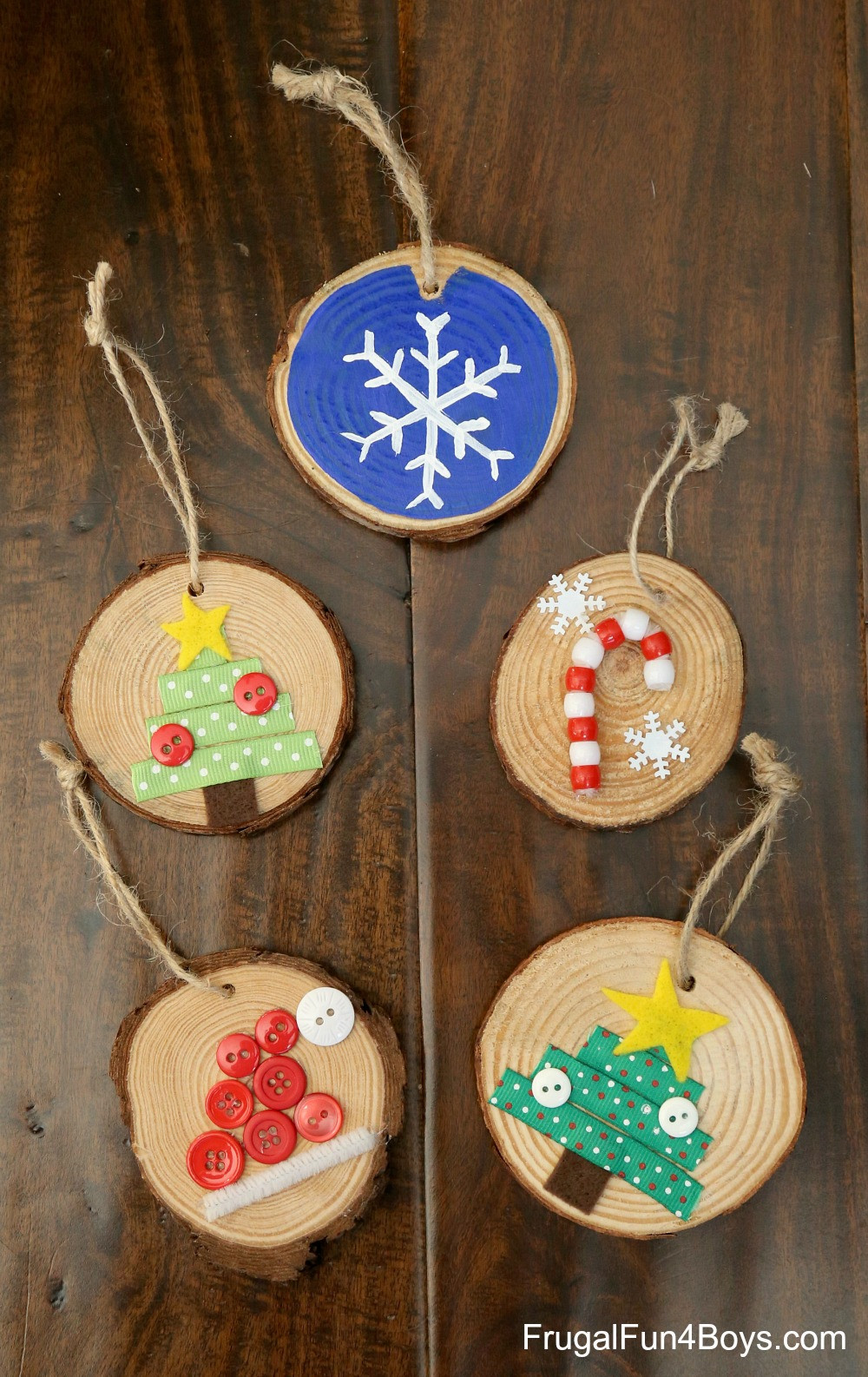 Wood Slice Craft Ideas
 How to Make Adorable Wood Slice Christmas Ornaments