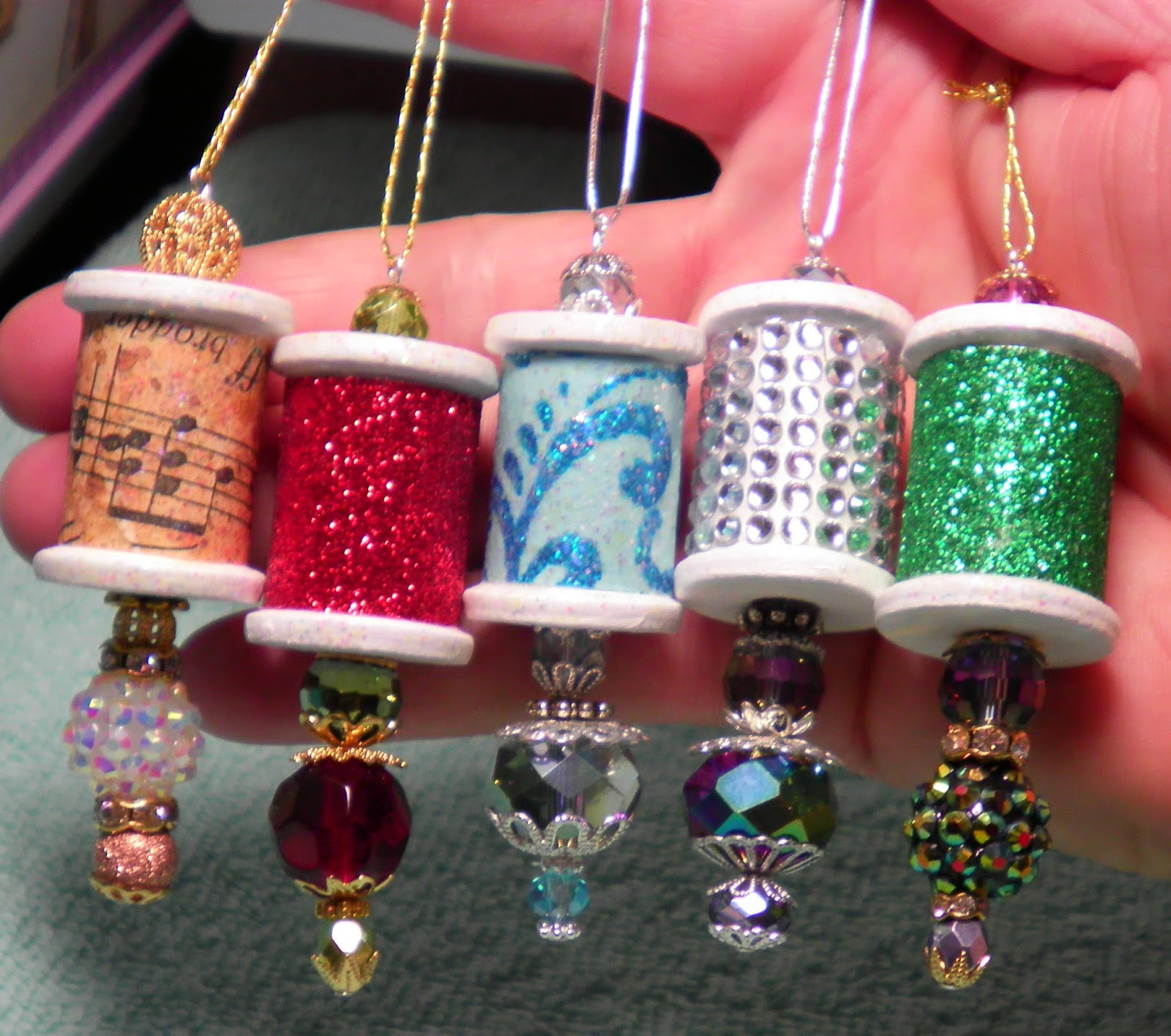 Wooden Spool Craft Ideas
 Fabric Thread on Spools Make Pretty Ornaments Quilting